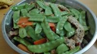 腊肉鱼饼炒扁豆