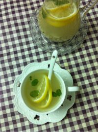 柠檬薏米蜂蜜水