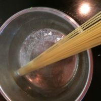 香煎黑椒牛排配番茄意