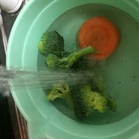 香煎黑椒牛排配番茄意