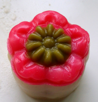花朵港式冰皮月饼