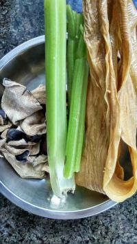 西芹木耳炒腐竹