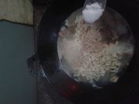 猪肝虾干煮面汤