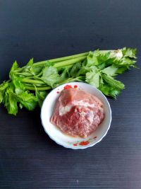 芹菜炒肉