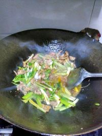芹菜炒肉