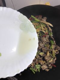 泡姜香芹炒猪心