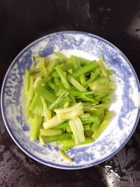 泡姜香芹炒猪心