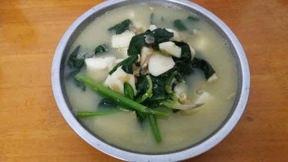 淮山菠菜皮蛋汤