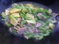 苦瓜炖土豆