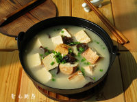 黑木耳炖冻豆腐