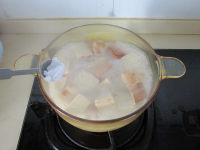黑木耳炖冻豆腐