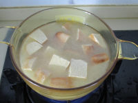 黑木耳炖冻豆腐
