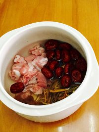 滋补排骨汤