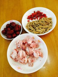 滋补排骨汤