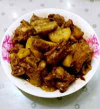 新鲜土豆烧排骨