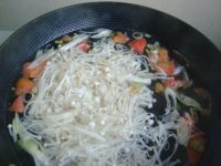 菠菜金针菇面片汤