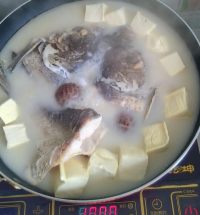 缩骨鱼豆腐汤