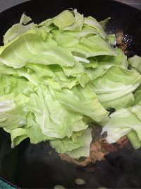 手撕包菜炒肉