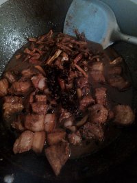 黄瓜皮红烧肉