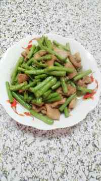 青豆角炒肉片