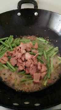 青豆角炒肉片