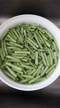 青豆角炒肉片
