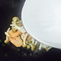 豆腐鲜虾煲