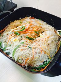 菜椒胡萝卜炒米粉