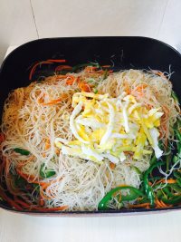 菜椒胡萝卜炒米粉