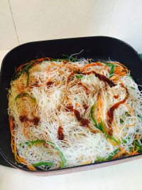 菜椒胡萝卜炒米粉