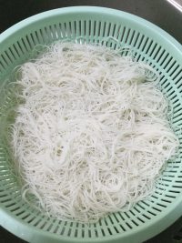 菜椒胡萝卜炒米粉