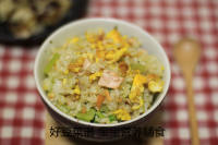 芹菜三文鱼蛋炒饭