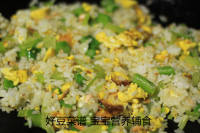 芹菜三文鱼蛋炒饭
