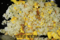 芹菜三文鱼蛋炒饭