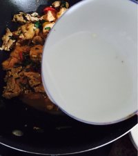 油豆腐炒瘦肉片