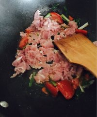 油豆腐炒瘦肉片