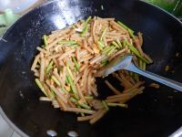 蒜苔鸡蛋炒年糕