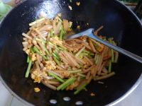 蒜苔鸡蛋炒年糕