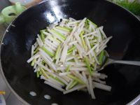 蒜苔鸡蛋炒年糕