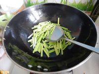 蒜苔鸡蛋炒年糕