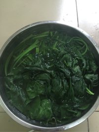 菠菜鸡蛋虾皮蒸饺