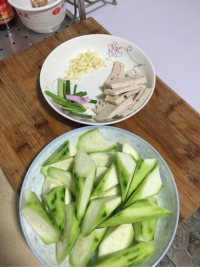 丝瓜炒肉饼