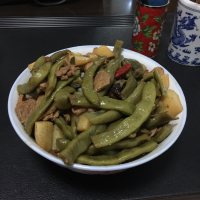 红烧肉炖土豆芸豆