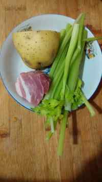 土豆芹菜炒肉丝