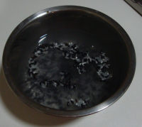 红枣花生黑米粥