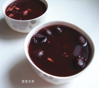 红枣花生黑米粥