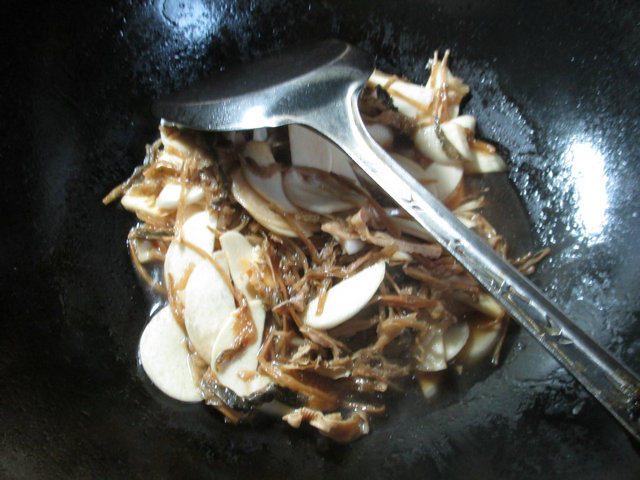 笋干菜炒茭白