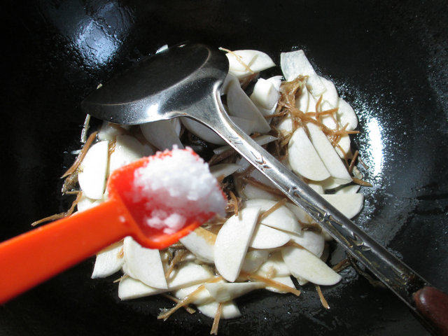 笋干菜炒茭白