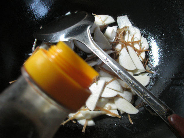 笋干菜炒茭白