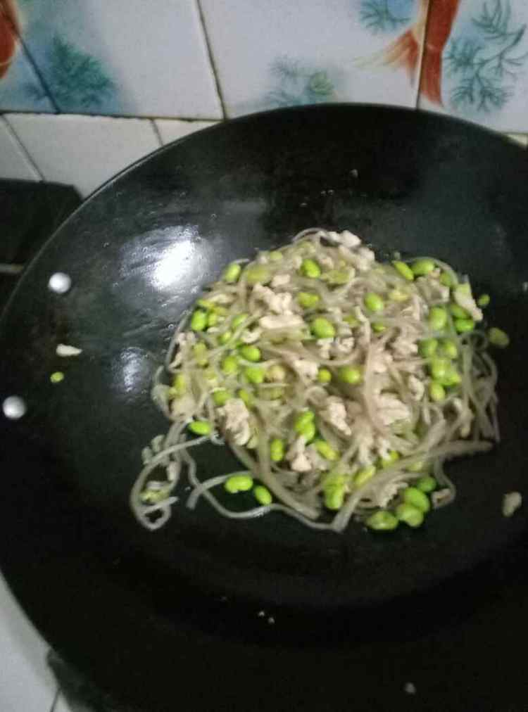 毛豆肉丝炒红薯粉